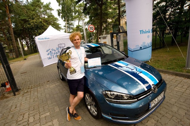 Kamil Kocimski zwyciężył w polskim finale „Think Blue. Challange2013.” uzyskując spalanie 2,9 l./100 km. Fot: Volkswagen