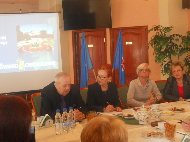 Od lewej Włodzimierz Śliwiński (Ministerswo Zdrowia), Barbara Sobucka, przewodnicząca ZK ZZUP, Barbara Jabłońska (NFZ) i Wiesława Taranowska, wiceprzewodnicząca OPZZ.