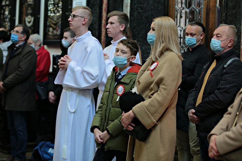 Święto Niepodległości. Marek Jędraszewski odprawił mszę św. w Katedrze Wawelskiej. Prosił o modlitwę za zagrożoną wolność Polski