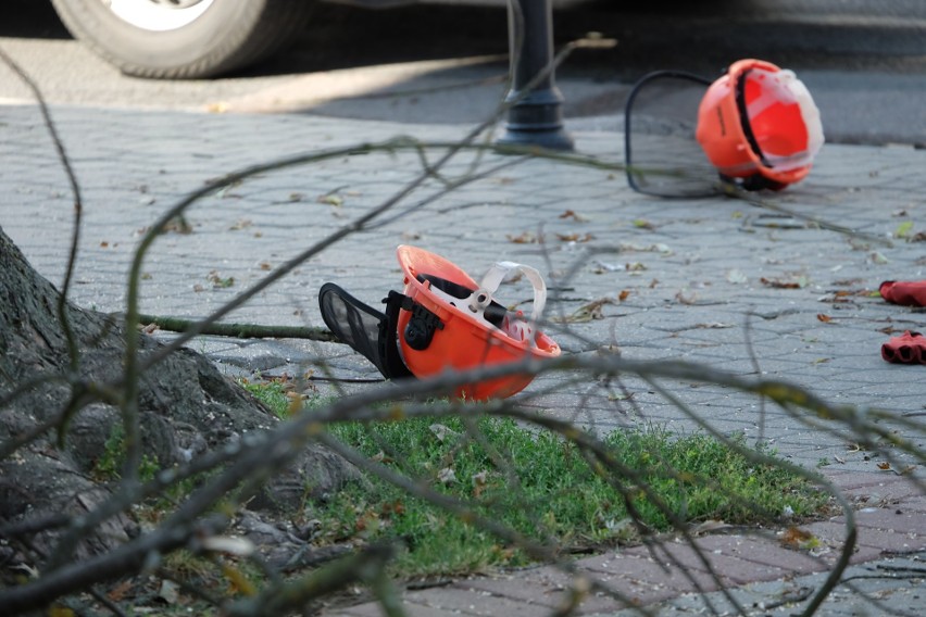 Wypadek na Rynku Kościuszki w Białymstoku. Mężczyźni spadli...