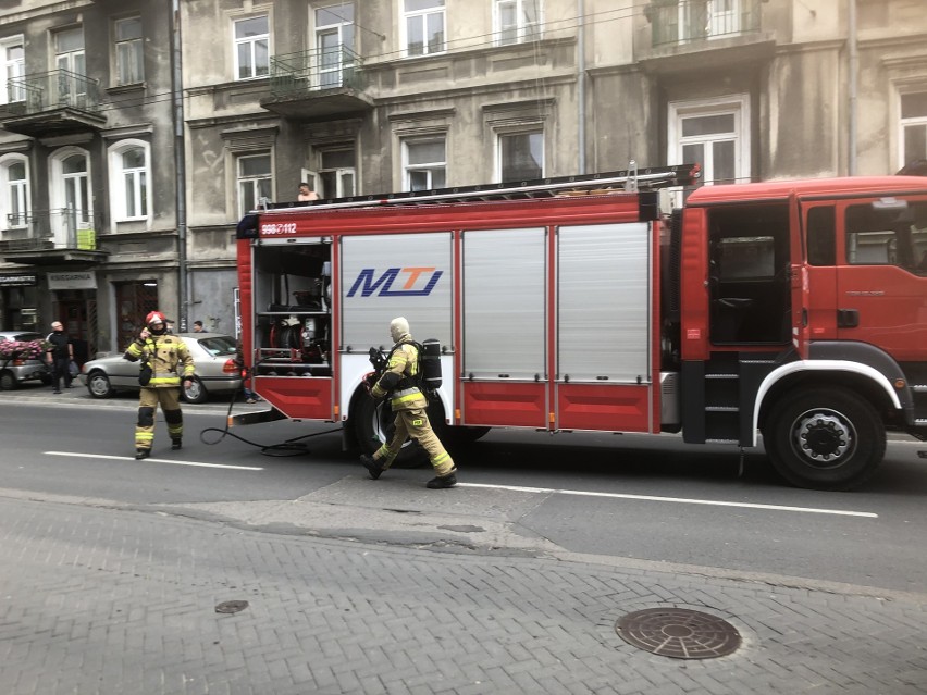 Pożar przy ul. Lubartowskiej w Lublinie. Ogień pojawił się na strychu. Zobacz zdjęcia