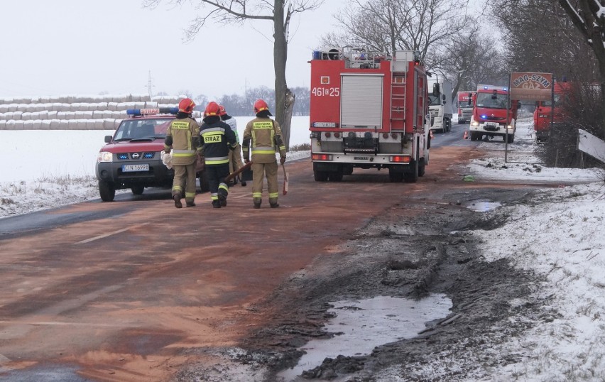 Rano, 15 stycznia, w Rożniatach na drodze wojewódzkiej nr...