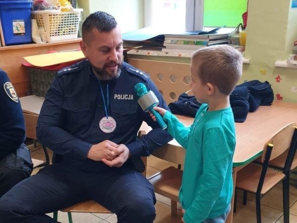Podczas spotkania policjanta z przedszkolakami z Tarłowa