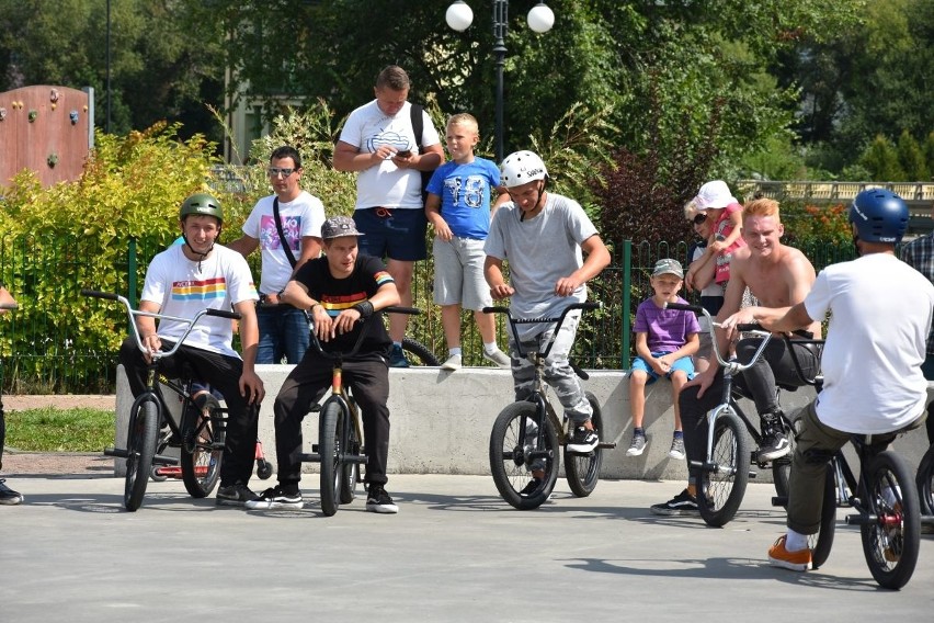 Niesamowite skoki i triki na rowerach BMX w Wąchocku (DUŻO ZDJĘĆ)