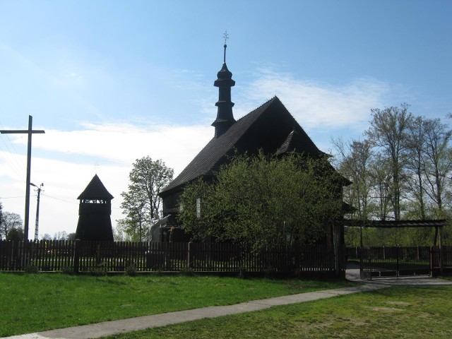 Kościół w Łęgonicach Małych, to jeden z najpiękniejszych zabytków w regionie. Modrzewiowy kościół z XVIII wieku jest zabytkiem klasy zero, najwyższej.