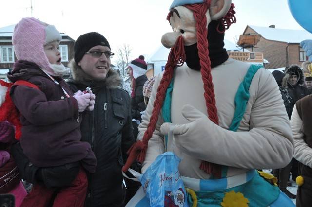 Na Mikołajkową imprezę przybyło mnóstwo bajkowych postaci. Z dalekiej Galii przyjechał nawet Asterix i Obelix