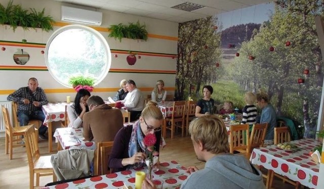 Tym razem Magda Gessler odwiedziła restaurację "Do syta". Teraz lokal nazywa się "Pod Jabłonką".