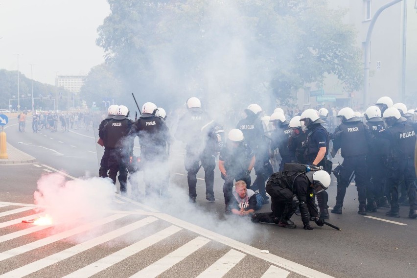 Policja wciąż analizuje materiały pod kątem identyfikacji...