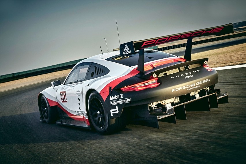 Porsche 911 RSR...