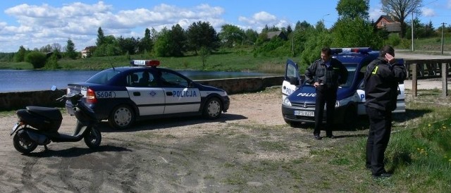Na miejscu pracuje policja z Suchedniowa, Skarżyska, powiatu starachowickiego.
