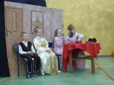 Uroczysty Dzień Babci i Dziadka w Szkole Podstawowej w Sobkowie. Uczniowie zaprezentowali piękny występ. Zobacz zdjęcia