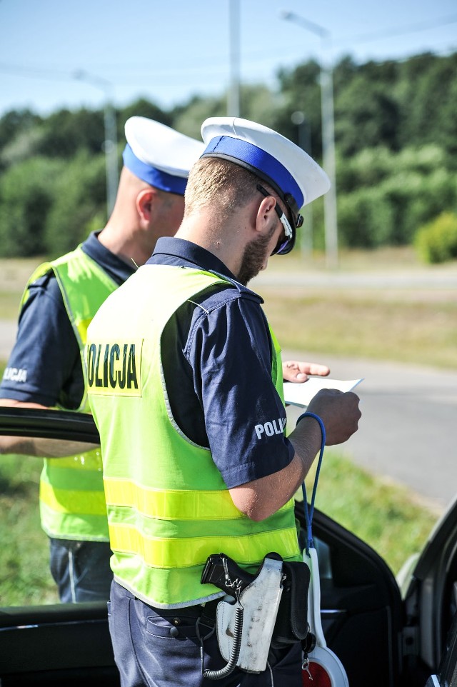 Młodemu mężczyźnie grozi kara grzywny do 5 tys. zł oraz zakaz prowadzenia wszelkich pojazdów na okres od 6 miesięcy do lat trzech.