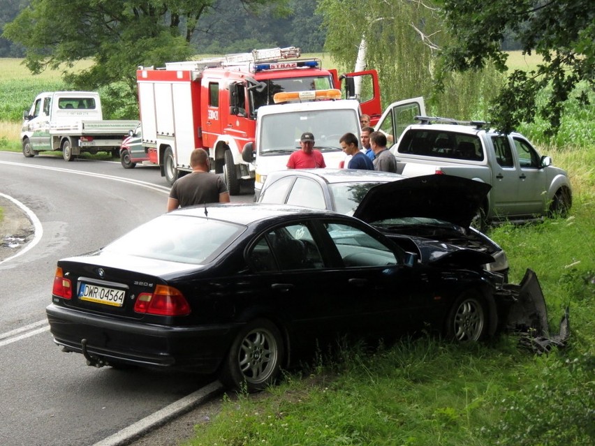 Wypadek na trasie Kąty Wrocławskie - Gniechowice. Utrudnienia w ruchu (ZDJĘCIA)