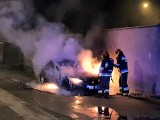 Pożar auta w Białogardzie. Spłonęło BMW [ZDJĘCIA]