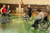 Sprawni będą rywalizować z niepełnosprawnymi w koszykówce na wózkach