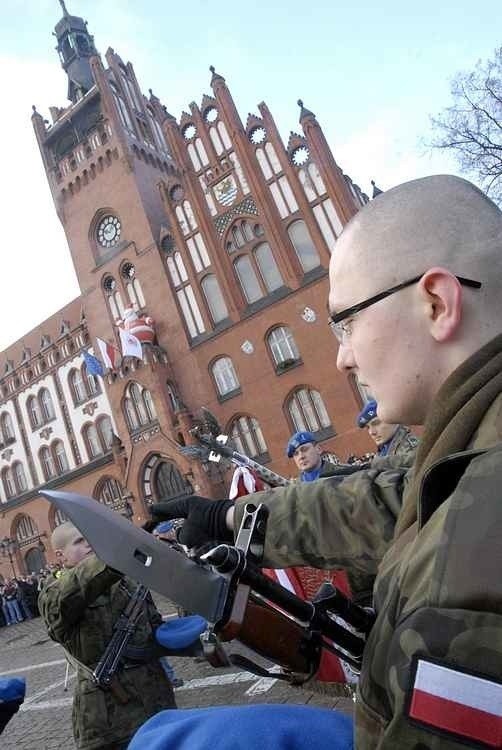 Grudzień 2008 roku. Ostatnia przysięga poborowych w Słupsku...