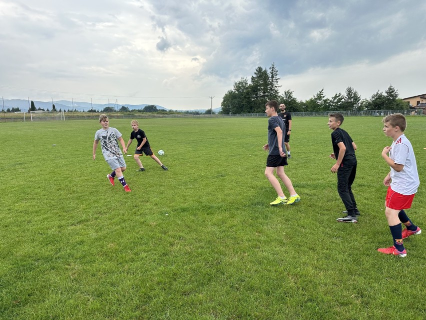 Trening pokazowy, czyli Zamczysko Mrukowa chce uczyć futbolu kolejne dzieci [WIDEO, ZDJĘCIA]