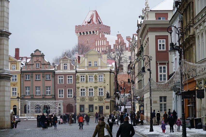 Zima znowu zawitała do Poznania! Obfite opady śniegu w nocy...