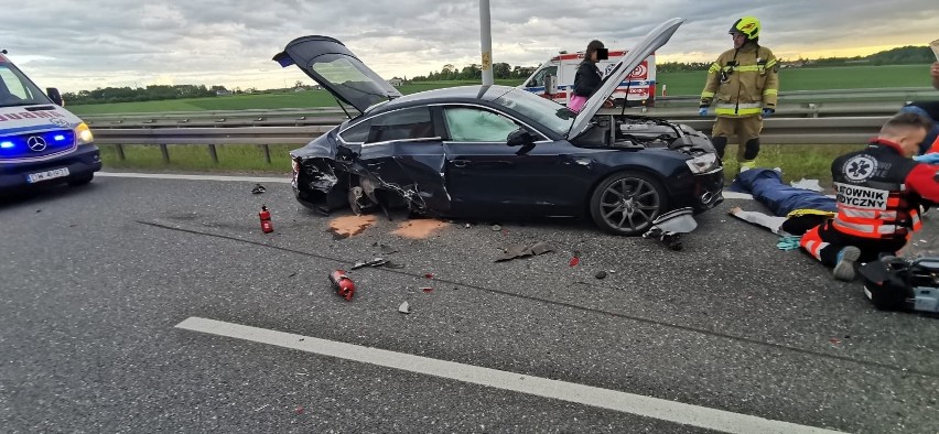 Wypadek na Autostradowej Obwodnicy Wrocławia. Jedna osoba ranna [ZDJĘCIA]