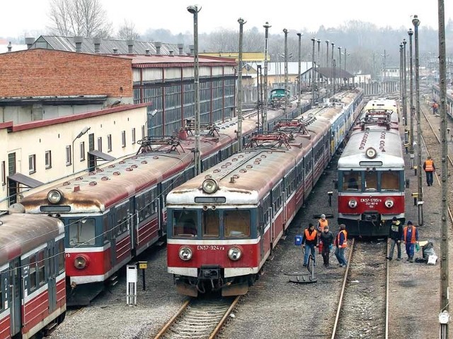 Rzeszowskie centrum komunikacyjne ma powstać. na terenie miedzy ul. Grottgera i Kochanowskiego. Plan obejmuje także działki po północnej stronie torów kolejowych (na zdjęciu po lewej), gdzie stoi m.in. zabytkowa hala wachlarzowa.