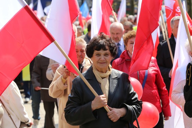 Pochody pierwszomajowe były nieodłącznym elementem świętowania 1 maja - Święta Pracy w PRL.