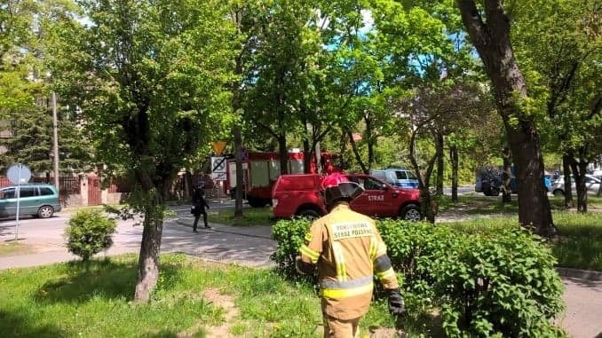 Akcja służb w wieżowcu na kieleckim osiedlu. Mężczyzna groził, że skoczy