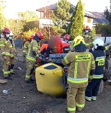 Libertów. Wypadek koparko-ładowarki. Maszyna budowlana przygniotła mężczyznę