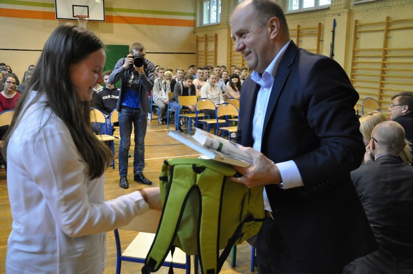 Lekcja WOS z marszałkiem Andrzejem Bułą w gimnazjum nr 1 w...