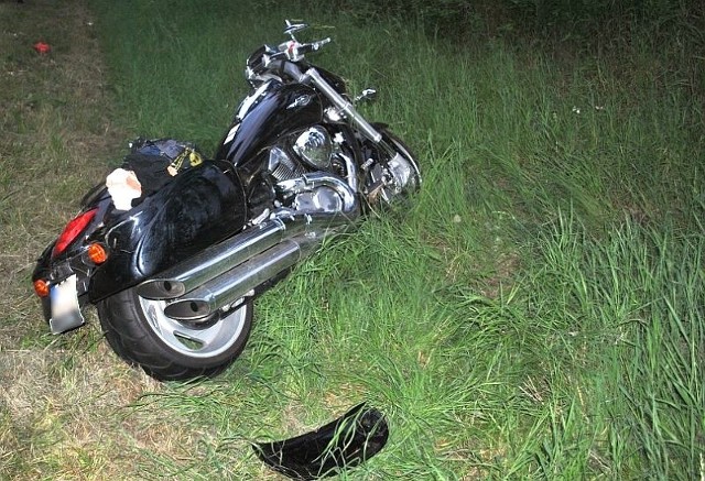 Motocykl suzuki wpadł do rowu