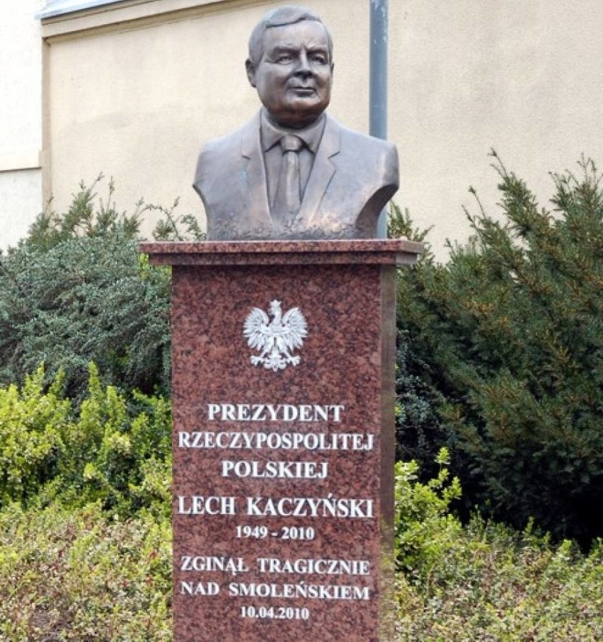 Popiersie Lecha Kaczyńskiego w Grudziądzu odsłonięto w...