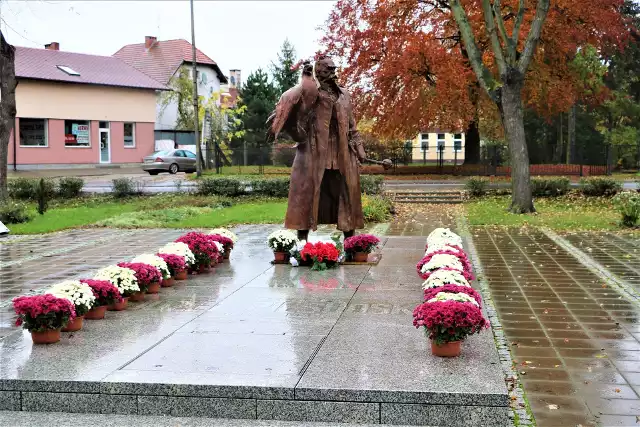 Gmina Namysłów już na drugi dzień po ogłoszeniu przez rząd decyzji o zamknięciu cmentarzy ruszyła na pomoc lokalnym handlowcom sprzedającym kwiaty pod nekropoliami.