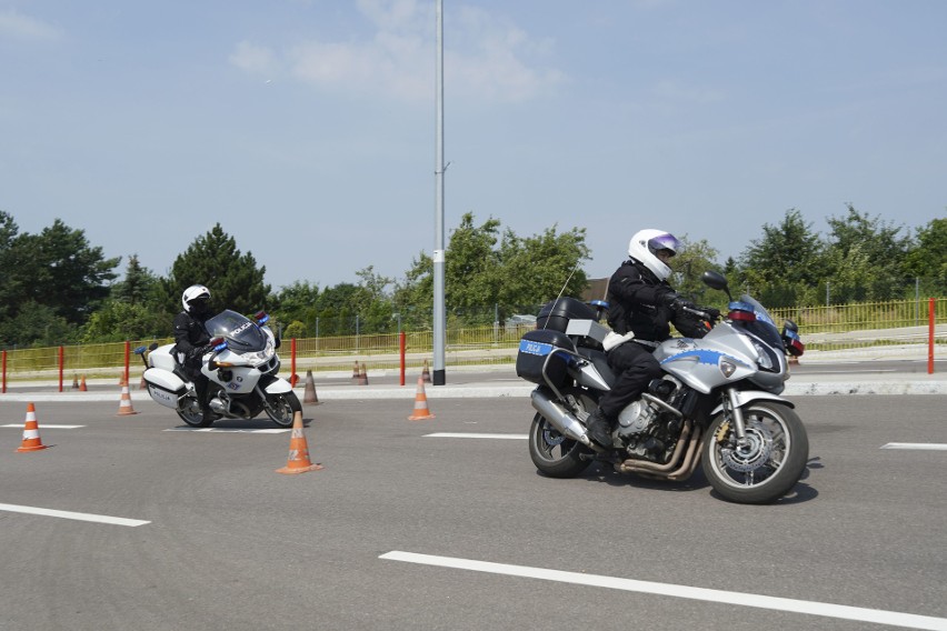 Szkolenie policyjnych kierowców motocyklów. Funkcjonariusze pokazali co potrafią [ZDJĘCIA, WIDEO]