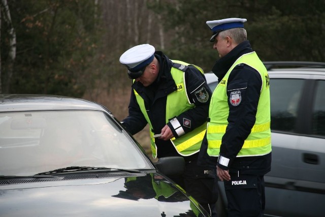 W ten weekend policjanci zatrzymali 9 nietrzeźwych kierowców. 