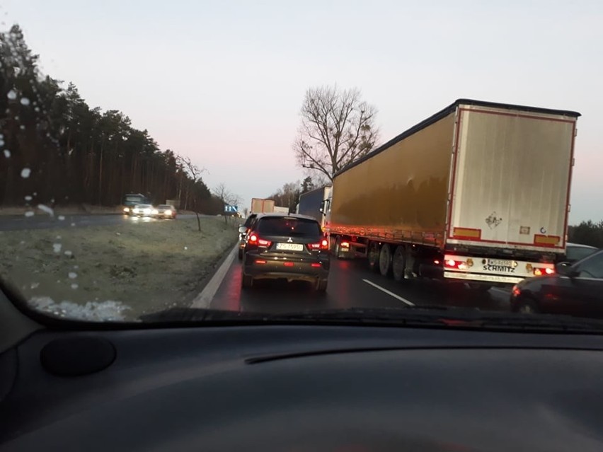 Szczecin. Korek na węźle Kijewo. Samochody stoją od Płoni - 3.12.2019