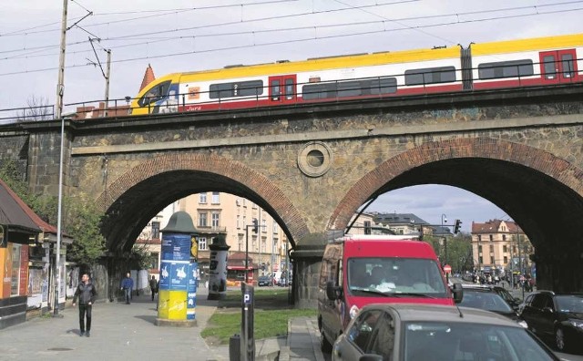 Zabytkowy wiadukt nad ulicą Grzegórzecką zostanie rozbudowany. Planuje się też jego renowację