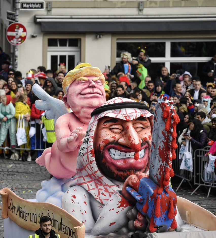 Niemcy: Karnawał w Dusseldorfie 2019 ZDJĘCIA Karykatury polityków w korowodzie, m.in. Jarosław Kaczyński, Donald Trump i Theresa May