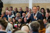 Donald Tusk w Kleosinie rozmawiał z ludźmi, ale PiS-owi nie odpowiedział (zdjęcia)