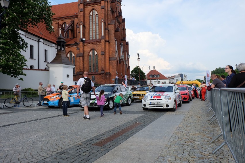 33 załogi stanęły na starcie 38. Rajdu Podlaskiego....