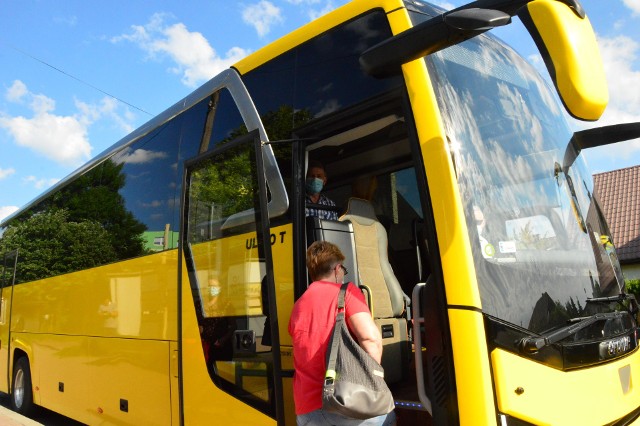 Przejazd żółtym autobusem z Myślenic do Krakowa kosztuje teraz 8 zł (w przypadku biletu normalnego)