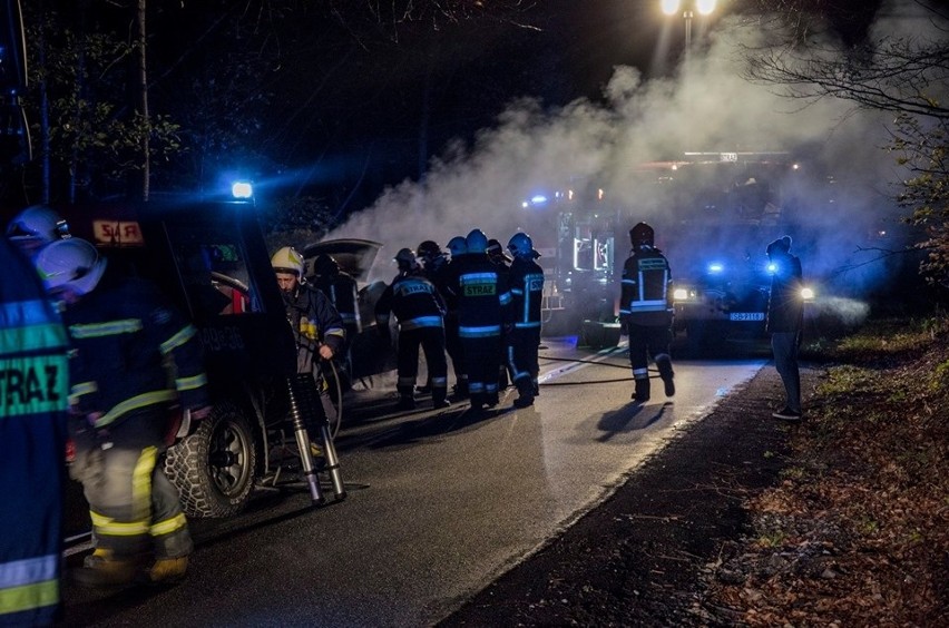 Pożar samochodu w Międzybrodziu Bialskim