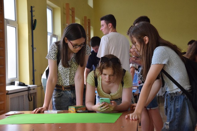 Młodzież z Litwy, Łotwy i Ukrainy przez kilka dni poznawała kulturę i dzieje Częstochowy i regionu, język, ale nade wszystko miała masę okazji do integracji. Zobacz kolejne zdjęcia. Przesuwaj zdjęcia w prawo - naciśnij strzałkę lub przycisk NASTĘPNE