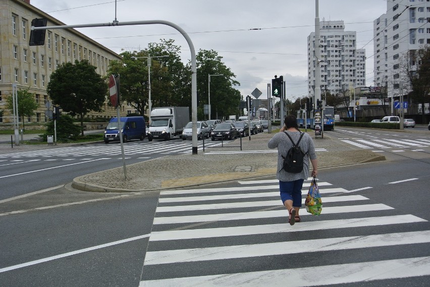 Trzy przejścia naziemne na rondzie Reagana już działają