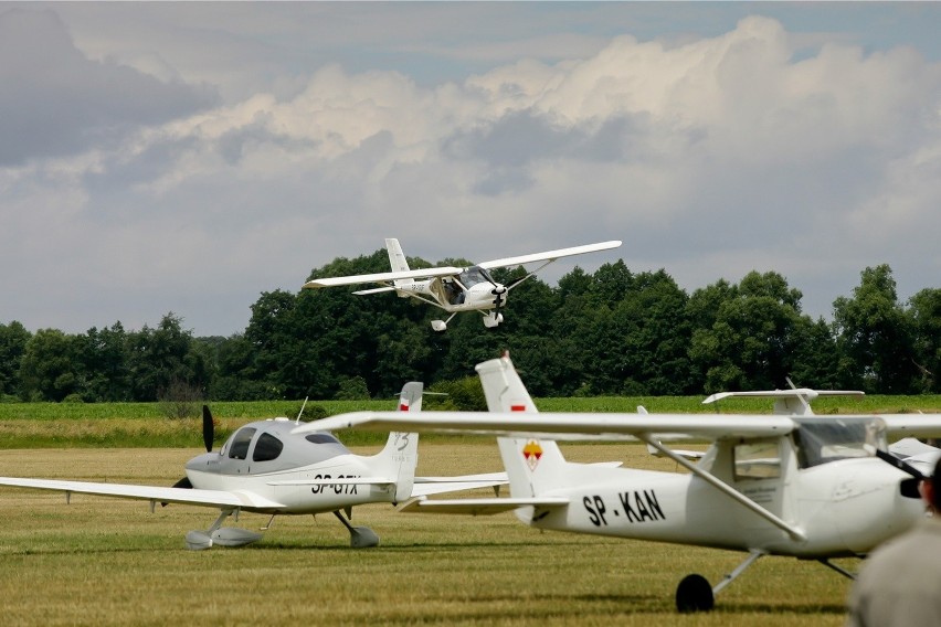 Policyjny samolot Aeroprakt 22LS. Ta maszyna robiła się w...