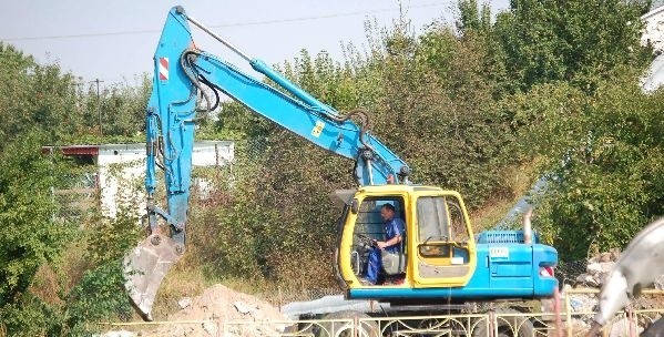 Na teren dawnego kąpieliska otwartego w Nakle wjechał ciężki sprzęt. To w tym miejscu w ciągu trzech lat zbudowany zostanie kryty basen.