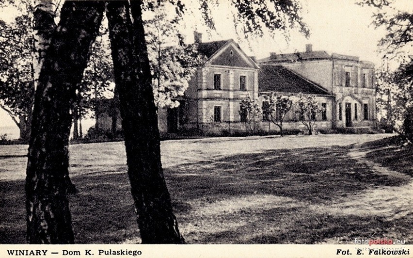 Lata 1950-1955, Dwór Pułaskich w Warce.