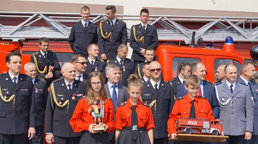 Kłobuck: Dzień strażaka 2016. Były awanse i nagrody