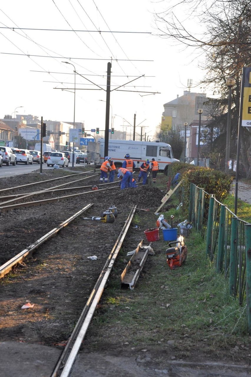 Kraków. Trasa Łagiewnicka: Na Zakopiańskiej wyburzają tory i budują nowy most [ZDJĘCIA]