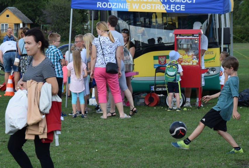 Ostrołęka. Trzeźwościowy Piknik Rodzinny w Ostrołęce. Był Turniej Rodzin, mecz Samorządowcy – Reszta Świata, Cross na Ostrej Łące, koncerty.