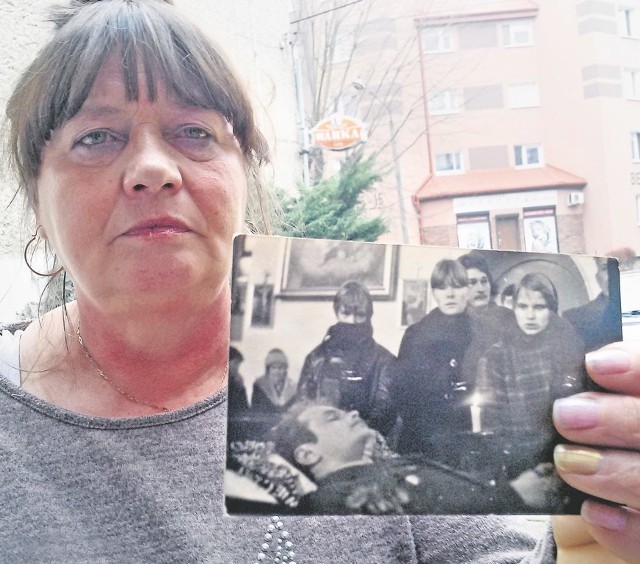 Pacyfikacja kopalni „Wujek”. 16 grudnia 1981 doszło do masakry górników strajkujących przeciw ogłoszeniu stanu wojennego. Podczas pacyfikacji siłami milicji oraz wojska i w wyniku strzałów oddziału ZOMO zginęło 9 górników, a 24 zostało rannych.