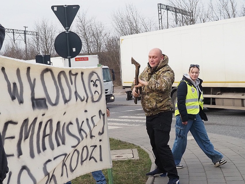 Protest mieszkańców Wiskitna. Blokują ulice Tomaszowską i Jędrzejowską!
